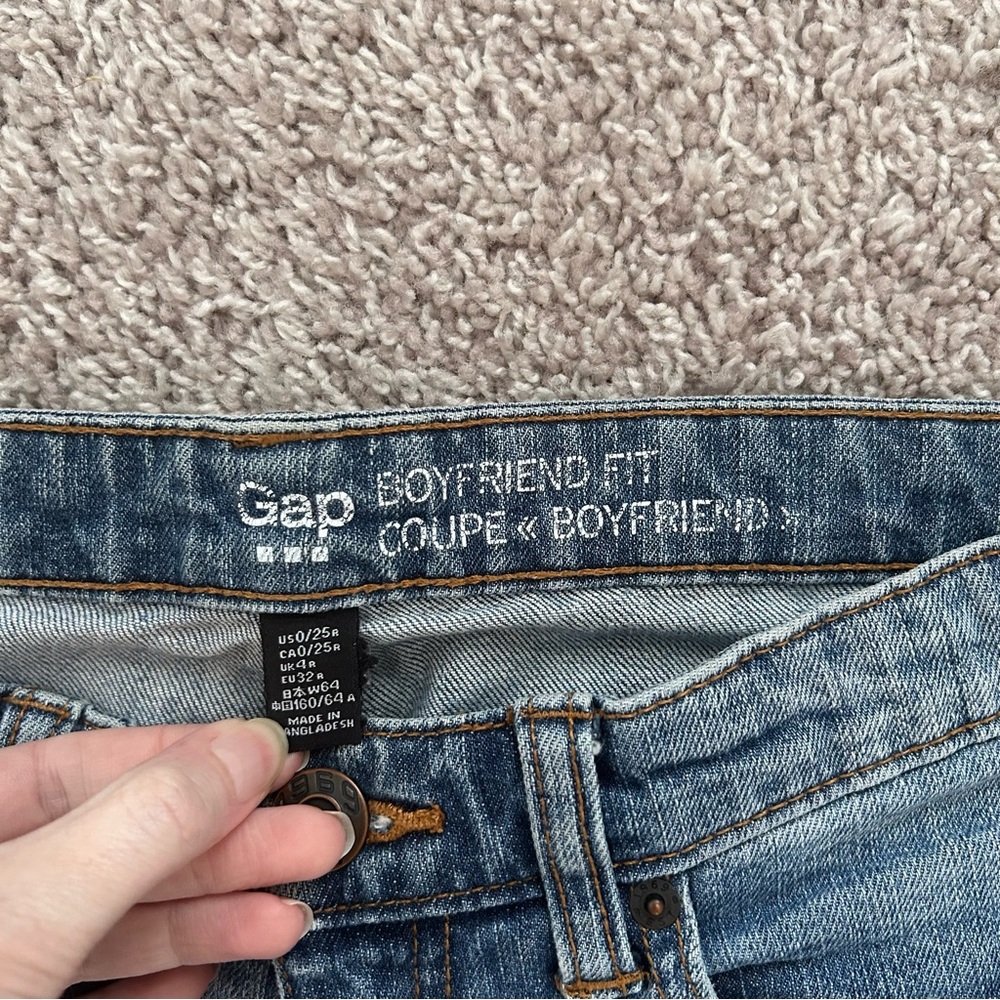GAP Boyfriend Fit Cuffed Ankle Jeans - Women’s size 0 or 25 - Picture 2 of 8